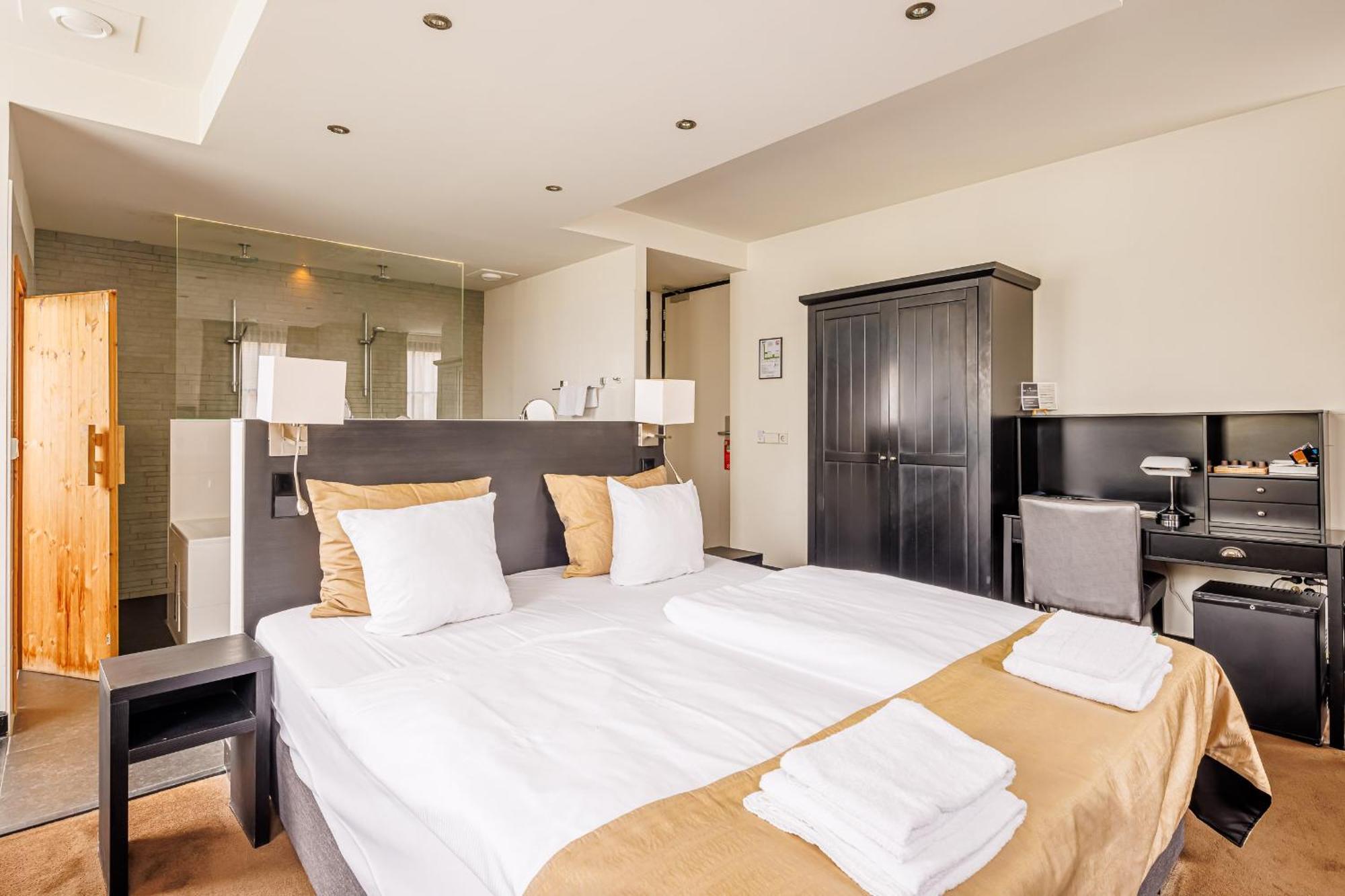 Executive Room,1592878391:JPEG
